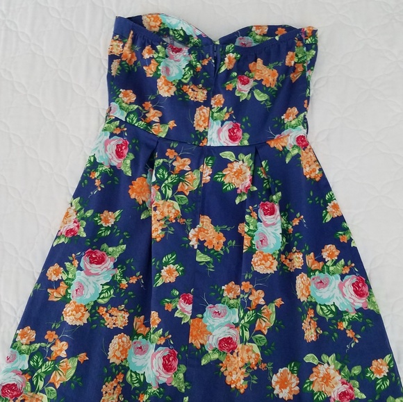 Strapless Hawaiian Dress - Picture 3 of 3